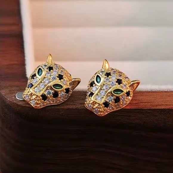 Panthere Gold Green Eyes Stud Earrings - Picture 3 of 7